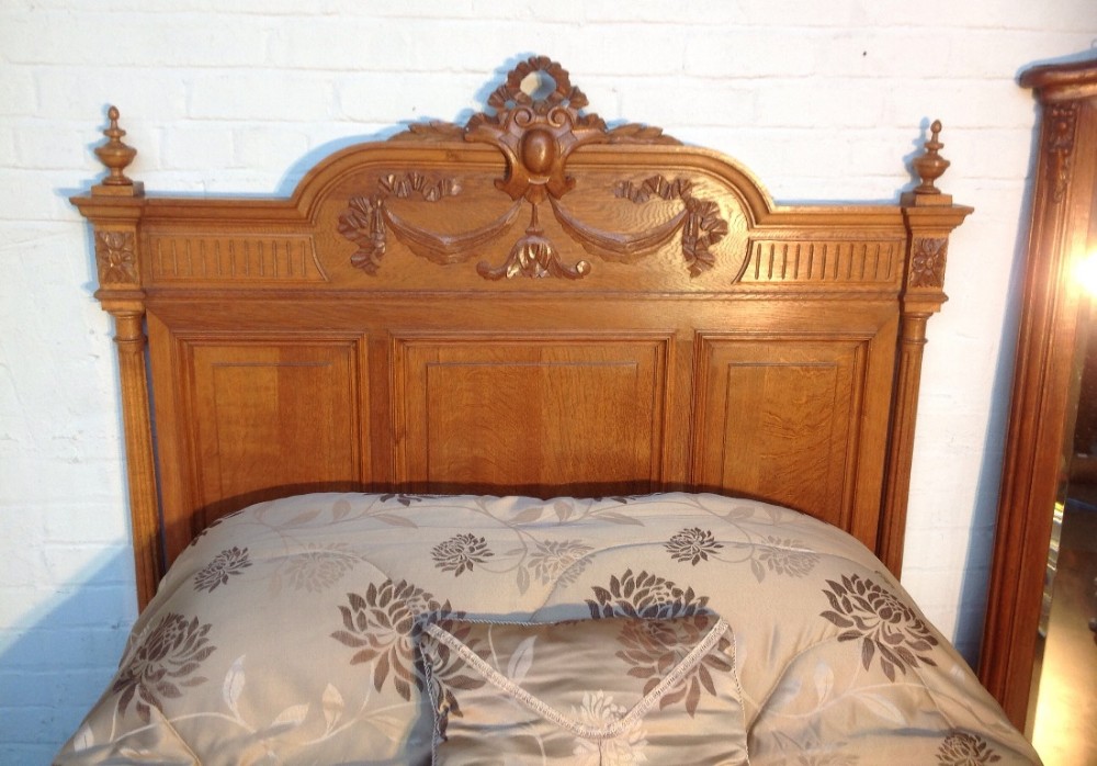 FRENCH OAK KINGSIZE BED View V