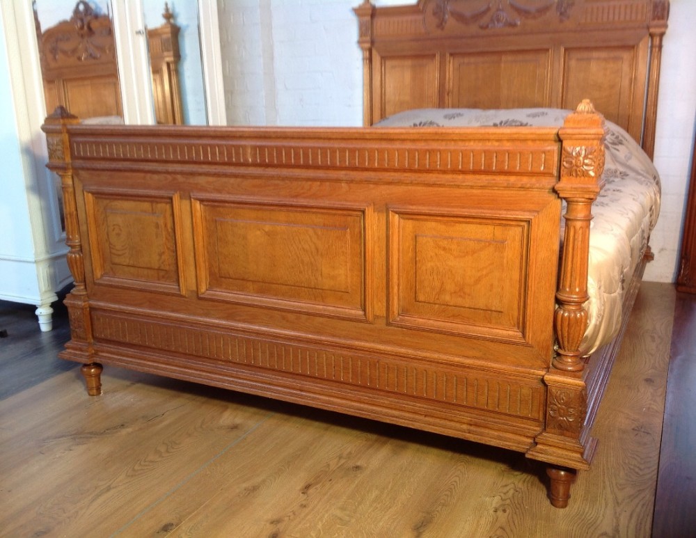 FRENCH OAK KINGSIZE BED View VII
