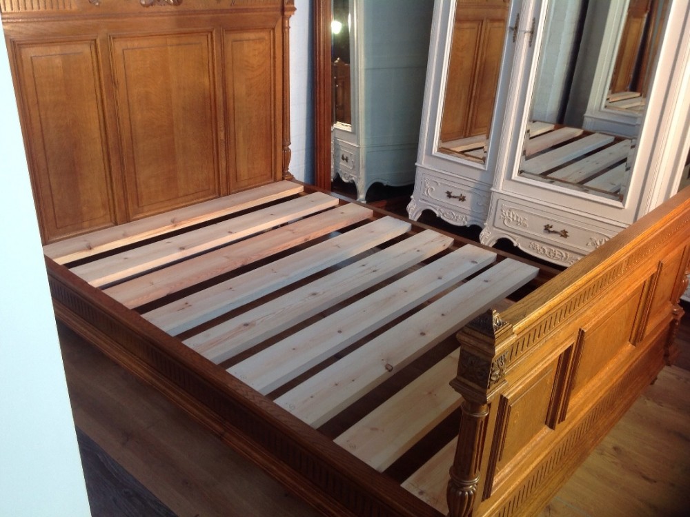 FRENCH OAK KINGSIZE BED View XII