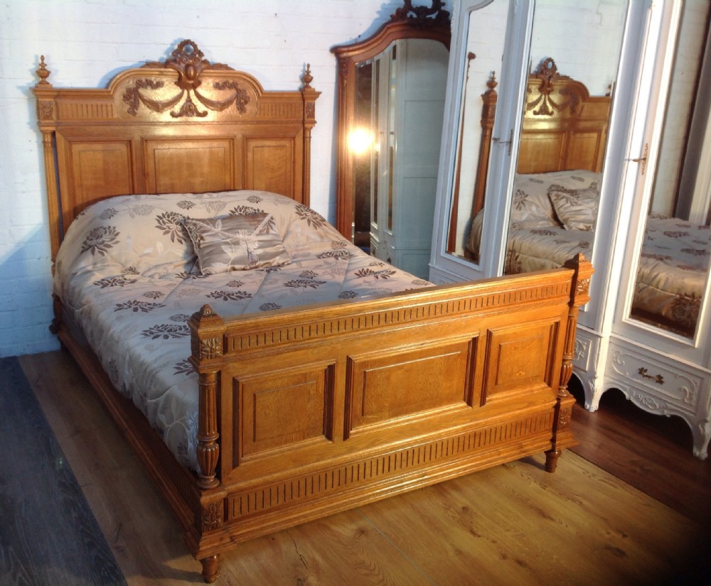 french oak kingsize bed - CATEGORY: ANTIQUE BEDS - DATED 1910