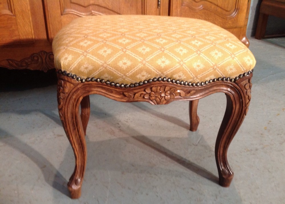 FRENCH WALNUT STOOL View VIII