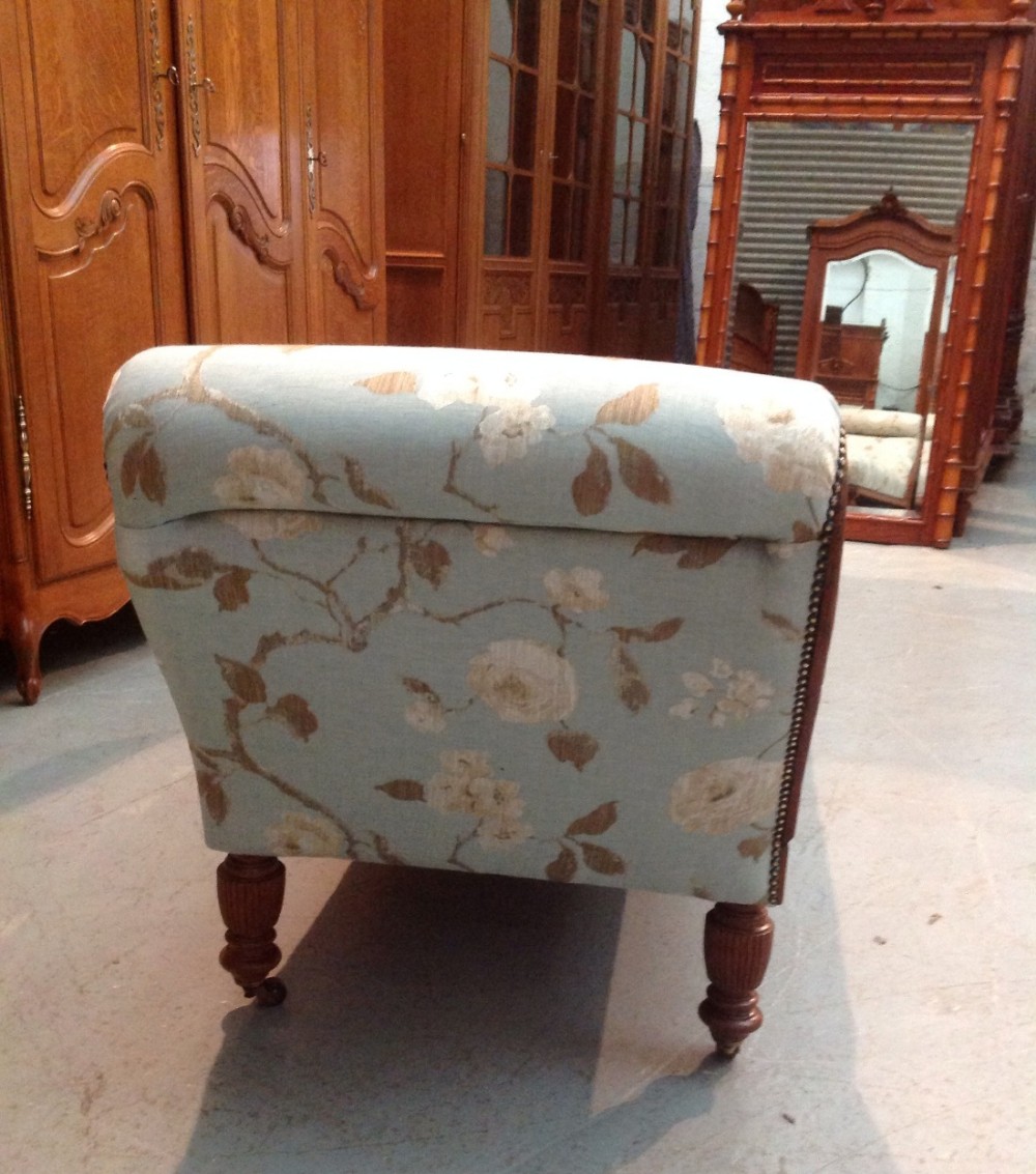 NEWLY UPHOLSTERED WALNUT CHAISE LONG View VIII