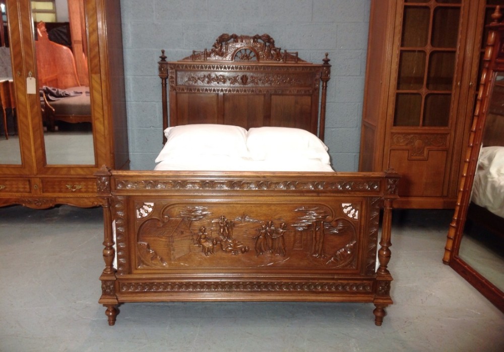 french oak breton bed - CATEGORY: ANTIQUE BEDS - DATED 1910