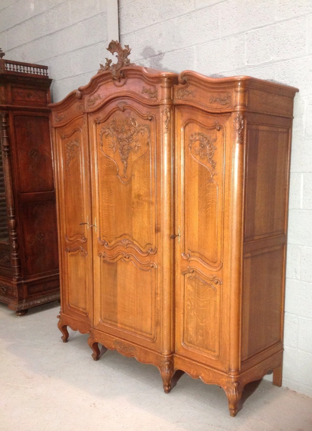CARVED OAK TRIPLE FRENCH BREAKFRONT ARMOIRE View IV