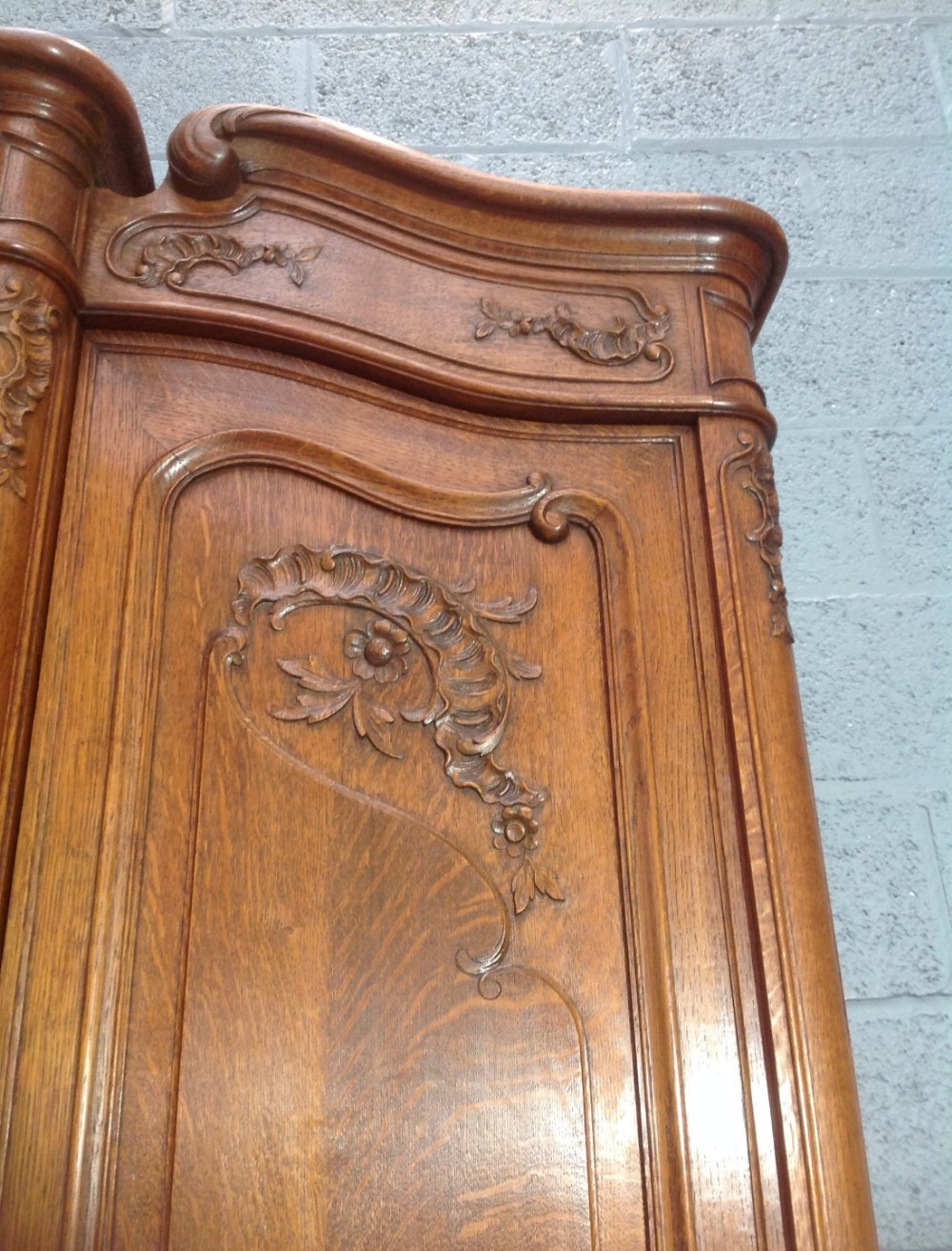 CARVED OAK TRIPLE FRENCH BREAKFRONT ARMOIRE View V