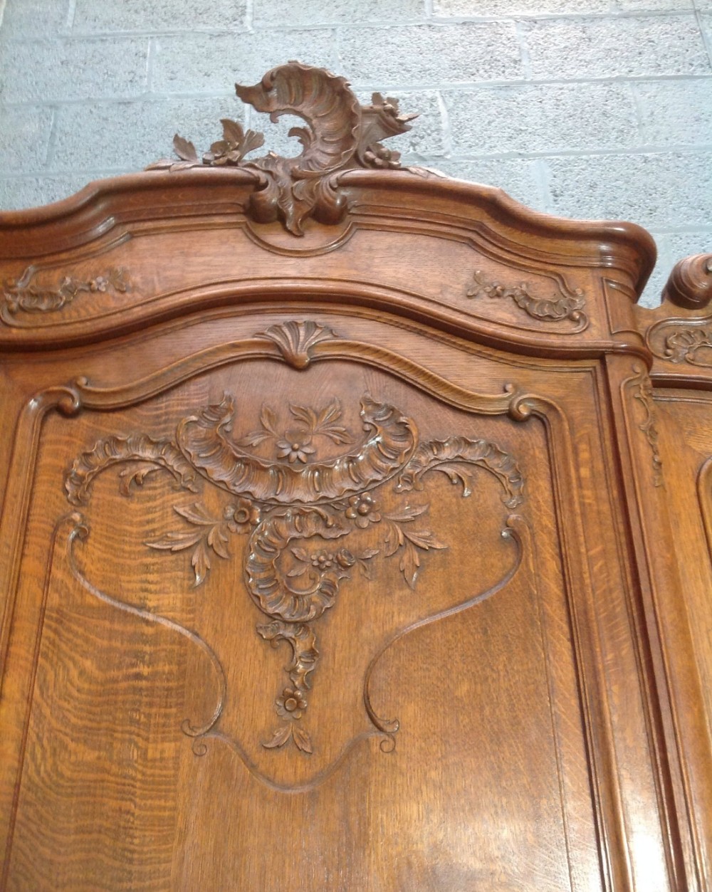 CARVED OAK TRIPLE FRENCH BREAKFRONT ARMOIRE View VI