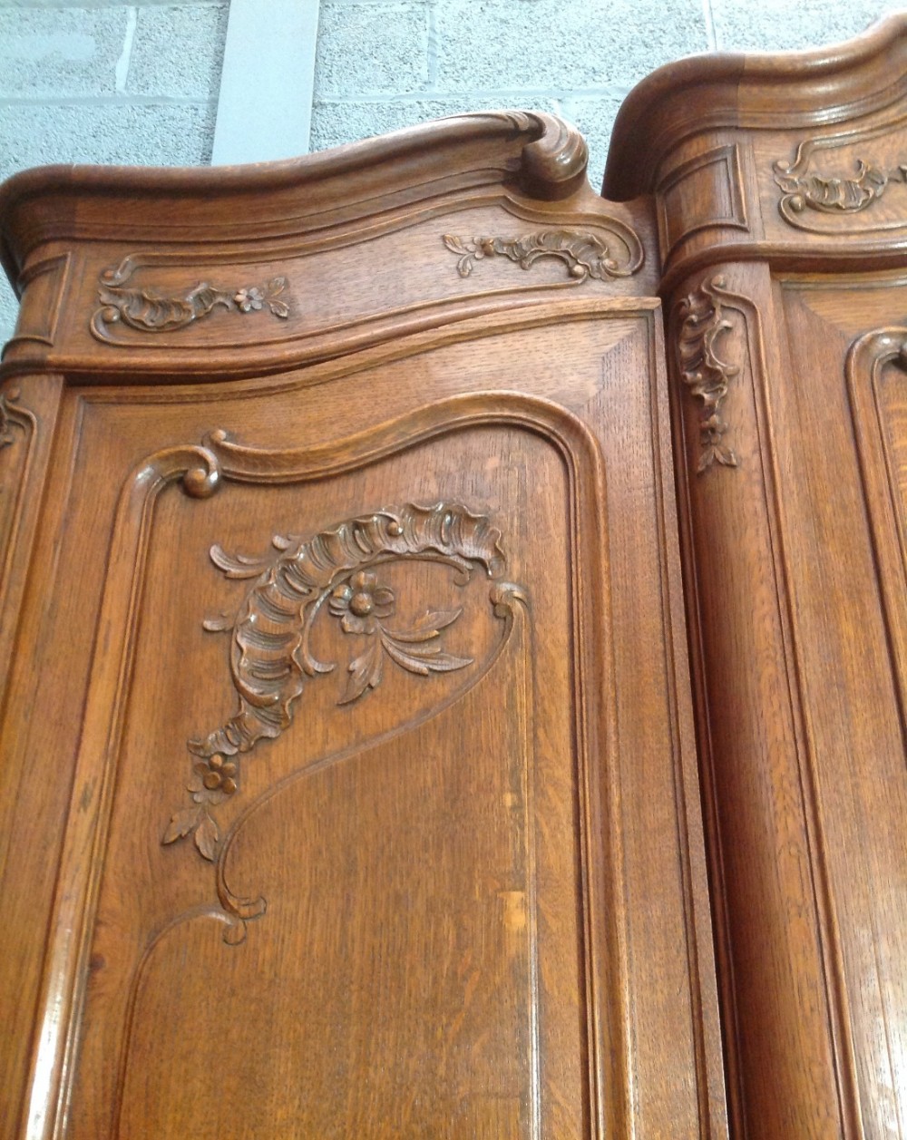 CARVED OAK TRIPLE FRENCH BREAKFRONT ARMOIRE View VII