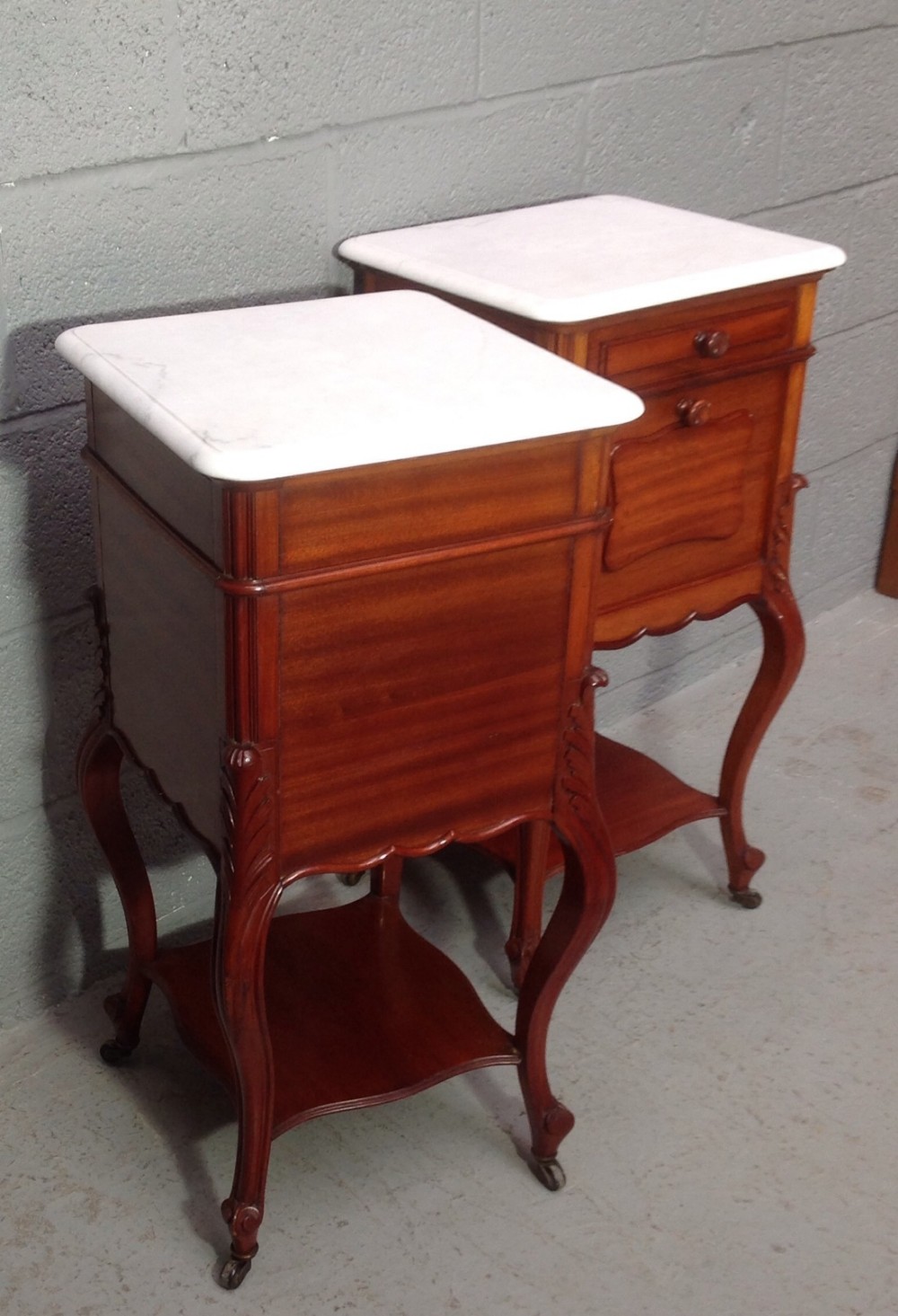 OUTSTANDING PAIROF FRENCH MAHOGANY BEDSIDE CABINETS View VIII