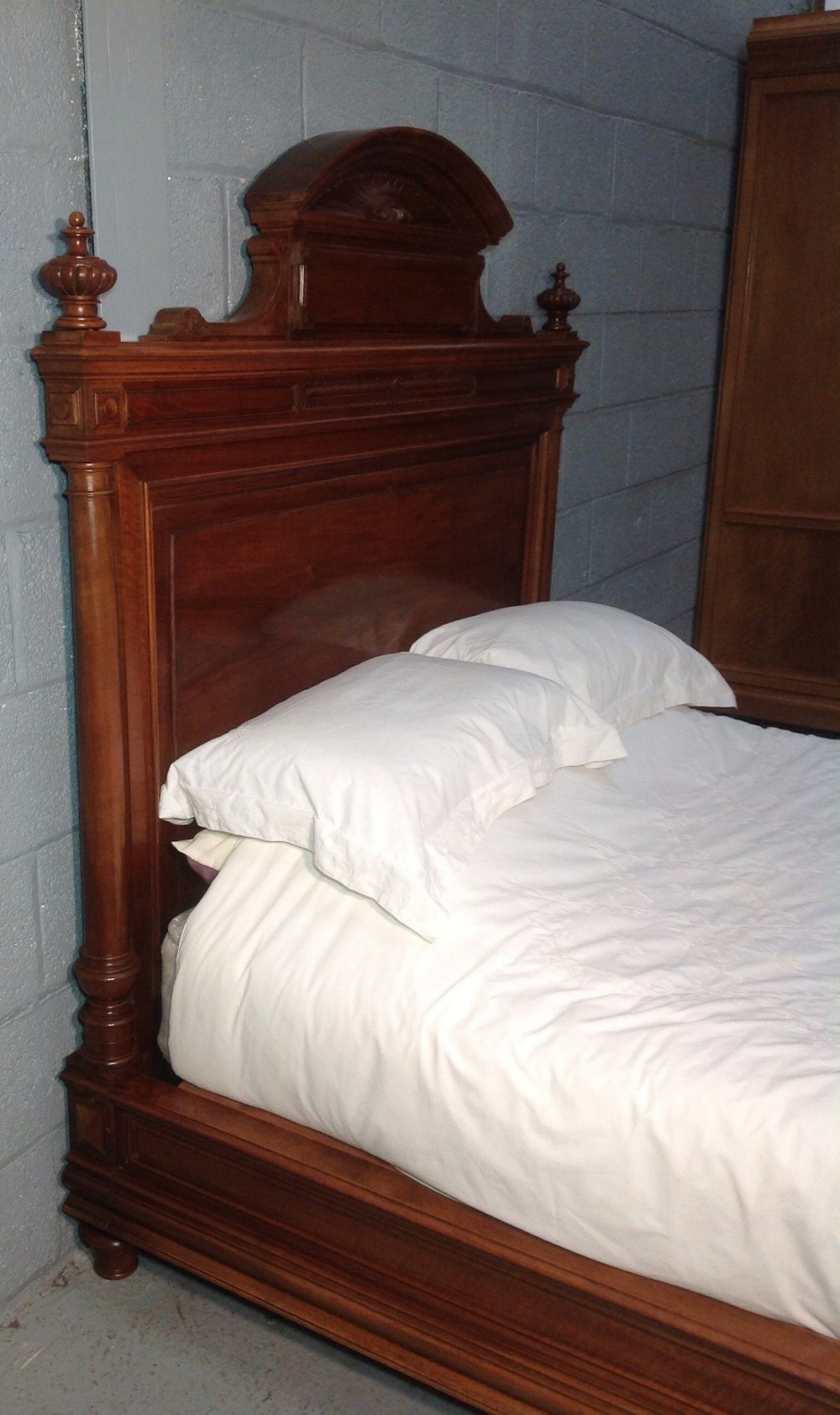OUTSTANDING FRENCH WALNUT SUPER KINGSIZE BED  View VIII