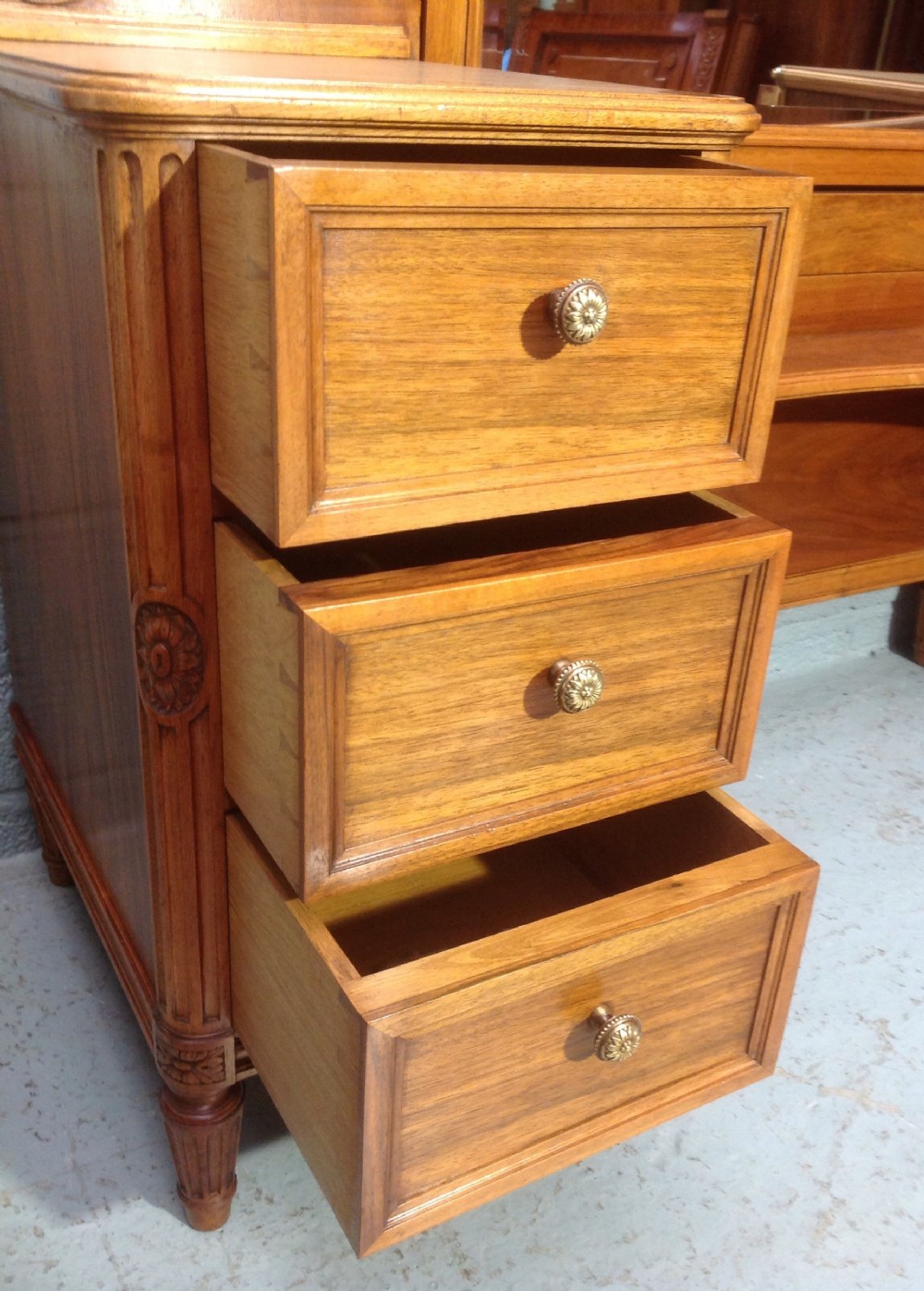 FRENCH WALNUT DRESSING TABLE View IV