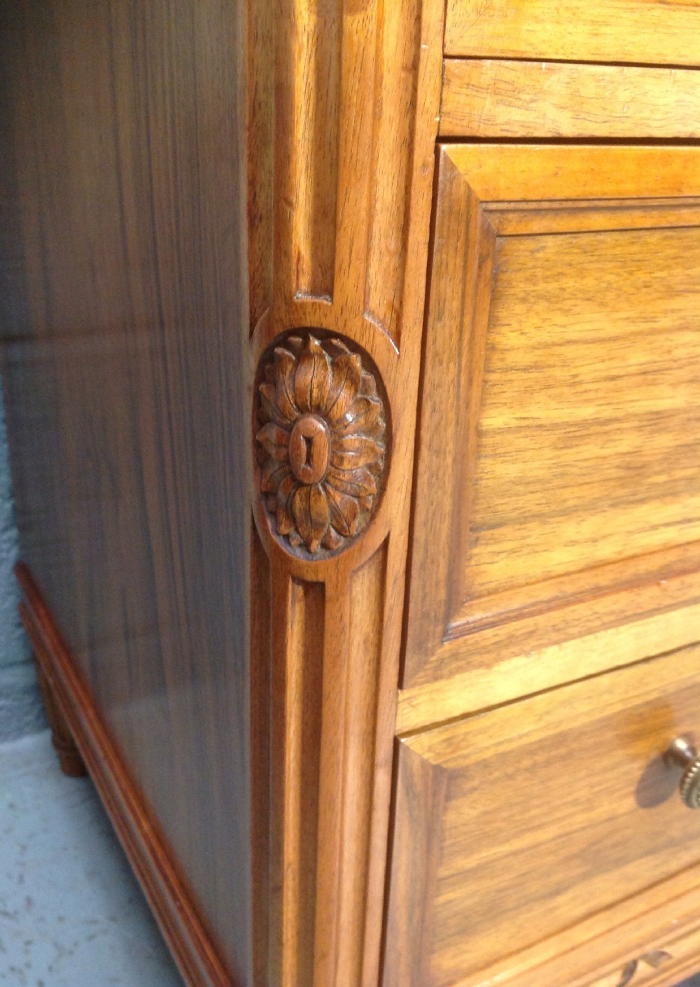FRENCH WALNUT DRESSING TABLE View VI