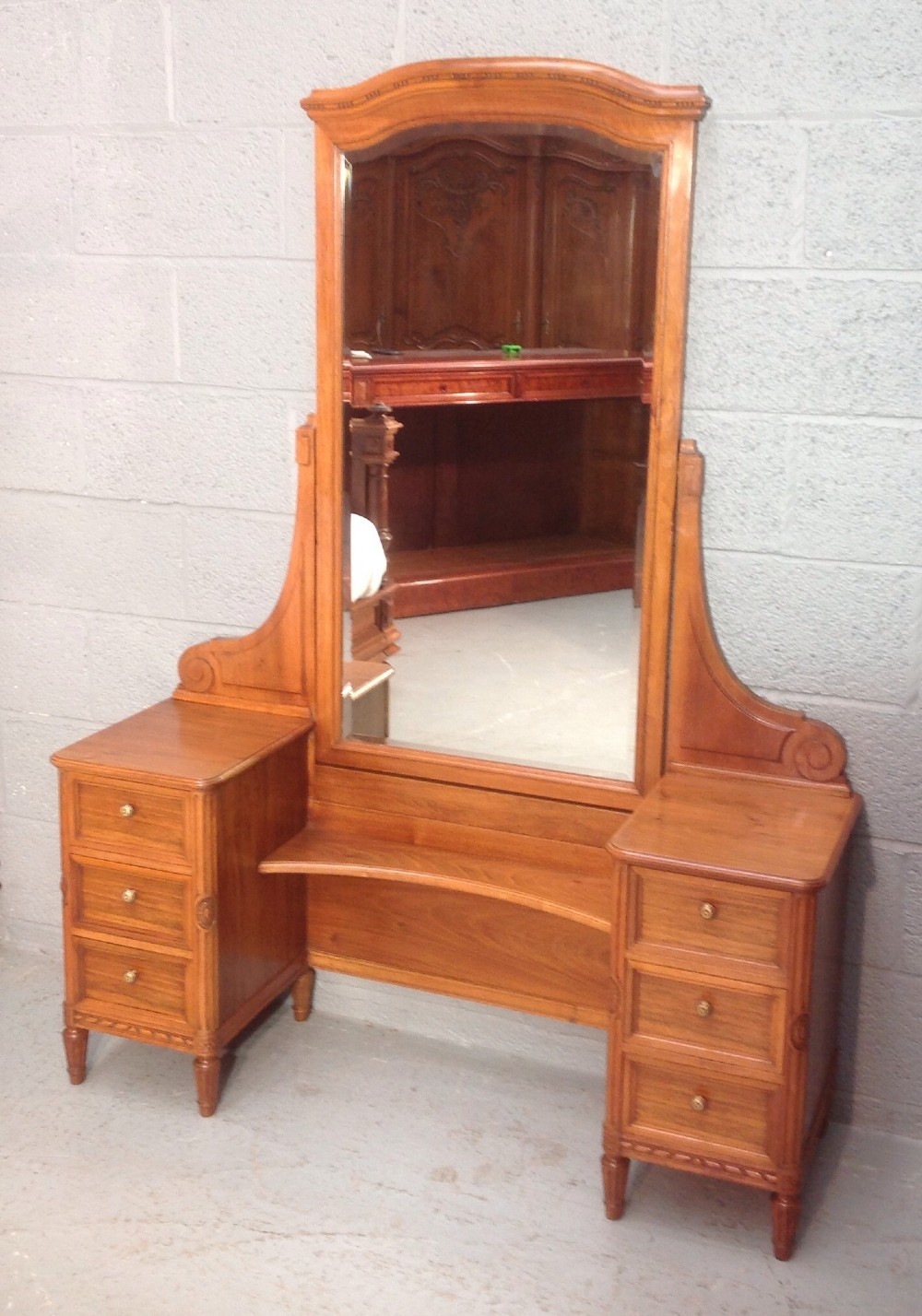 FRENCH WALNUT DRESSING TABLE View IX