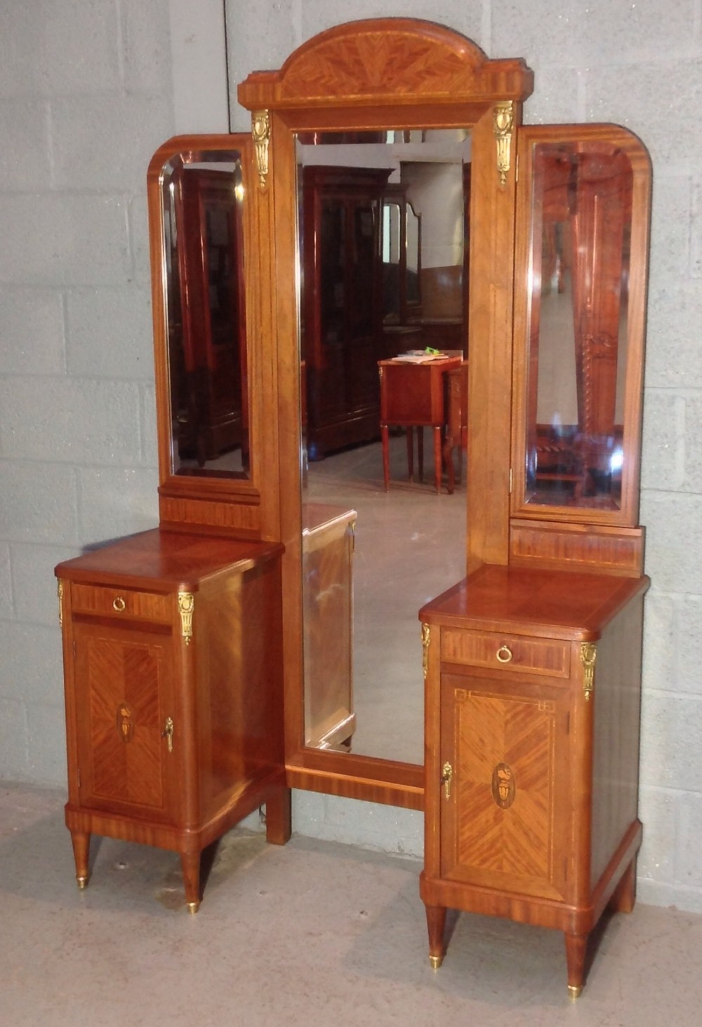inlaid french mahogany dressing table - CATEGORY: ANTIQUE DRESSING TABLES - DATED 1920