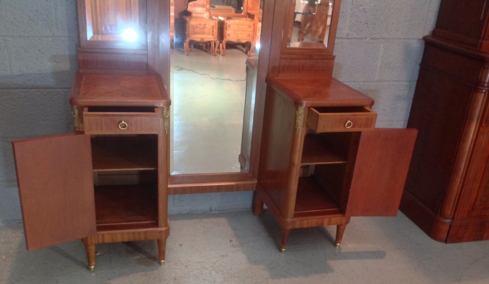 INLAID FRENCH MAHOGANY DRESSING TABLE View XII