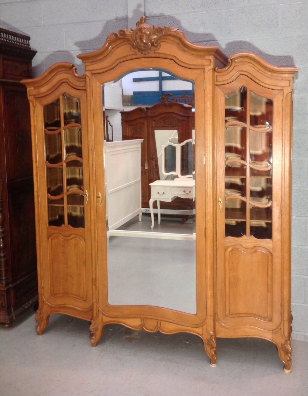 large french carved oak armoire - CATEGORY: ANTIQUE WARDROBES - DATED 1900