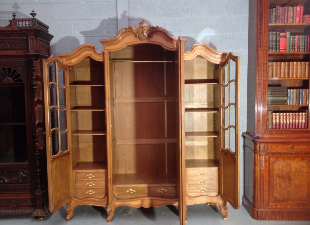 LARGE FRENCH CARVED OAK ARMOIRE View XI