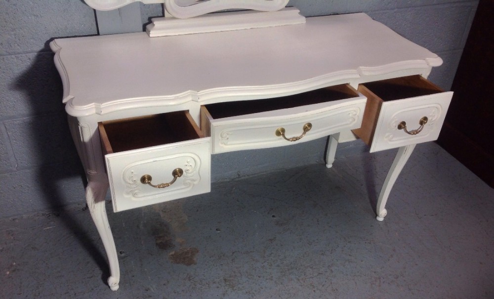 FRENCH PAINTED DRESSING TABLE View VII