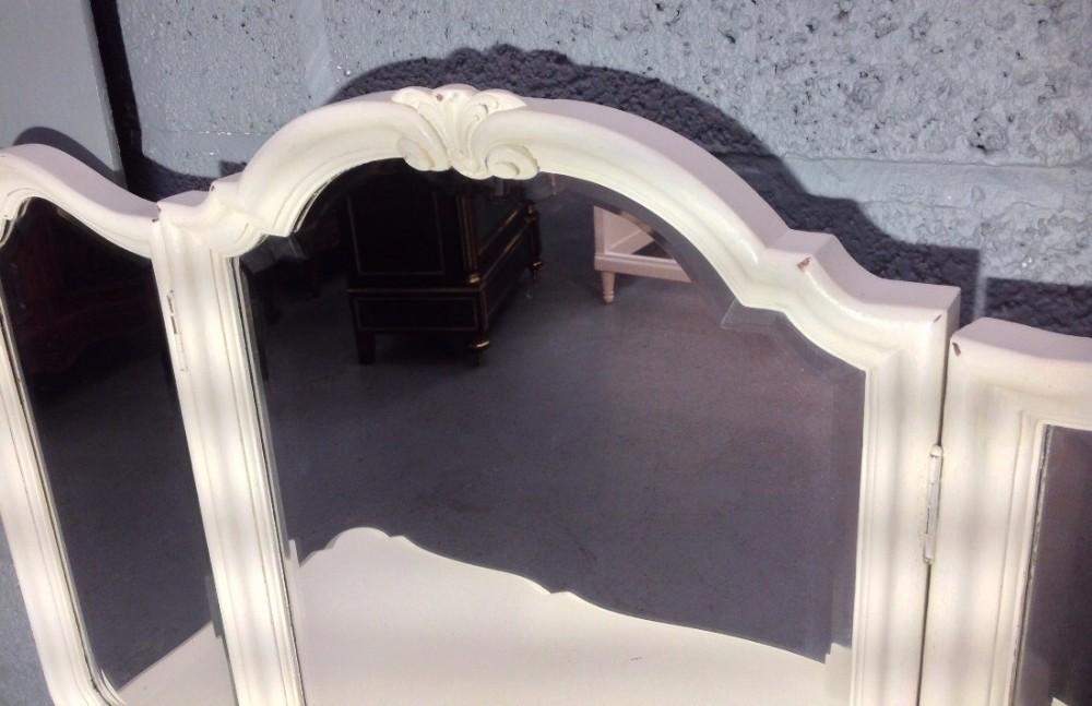 FRENCH PAINTED DRESSING TABLE View VIII