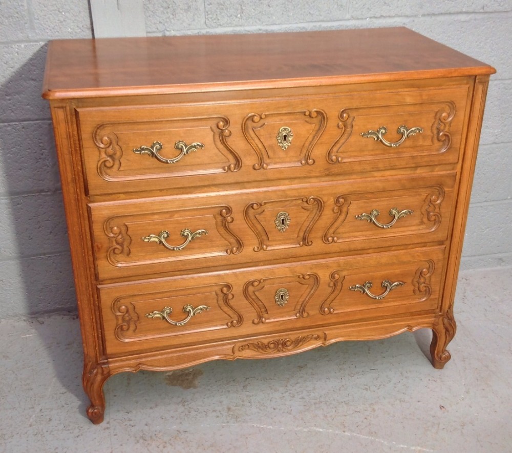 french carved walnut commode - CATEGORY: ANTIQUE CHEST OF DRAWERS - DATED 1920