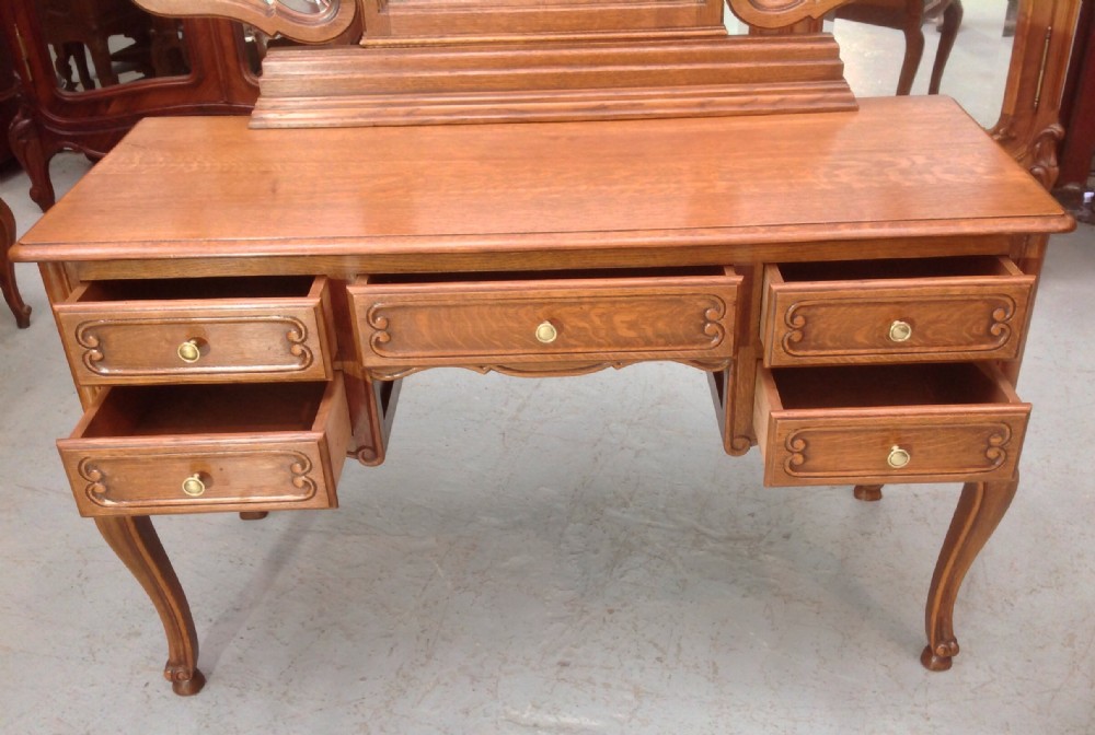 SOLID OAK FRENCH DRESSING TABLE View VI