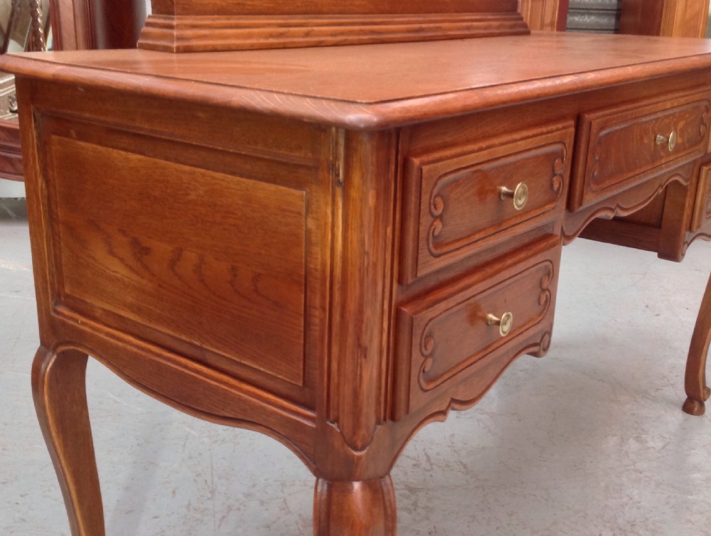 SOLID OAK FRENCH DRESSING TABLE View VII
