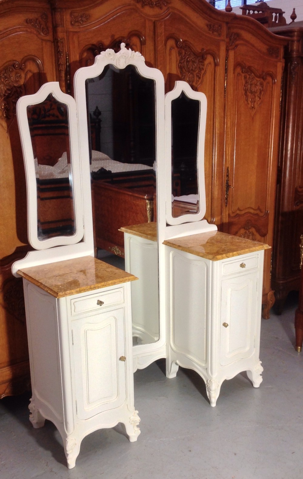 PAINTED FRENCH OAK DRESSING TABLE View IV