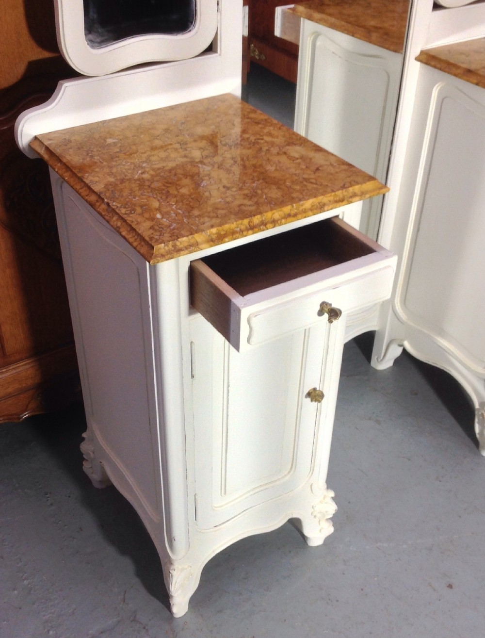 PAINTED FRENCH OAK DRESSING TABLE View VIII