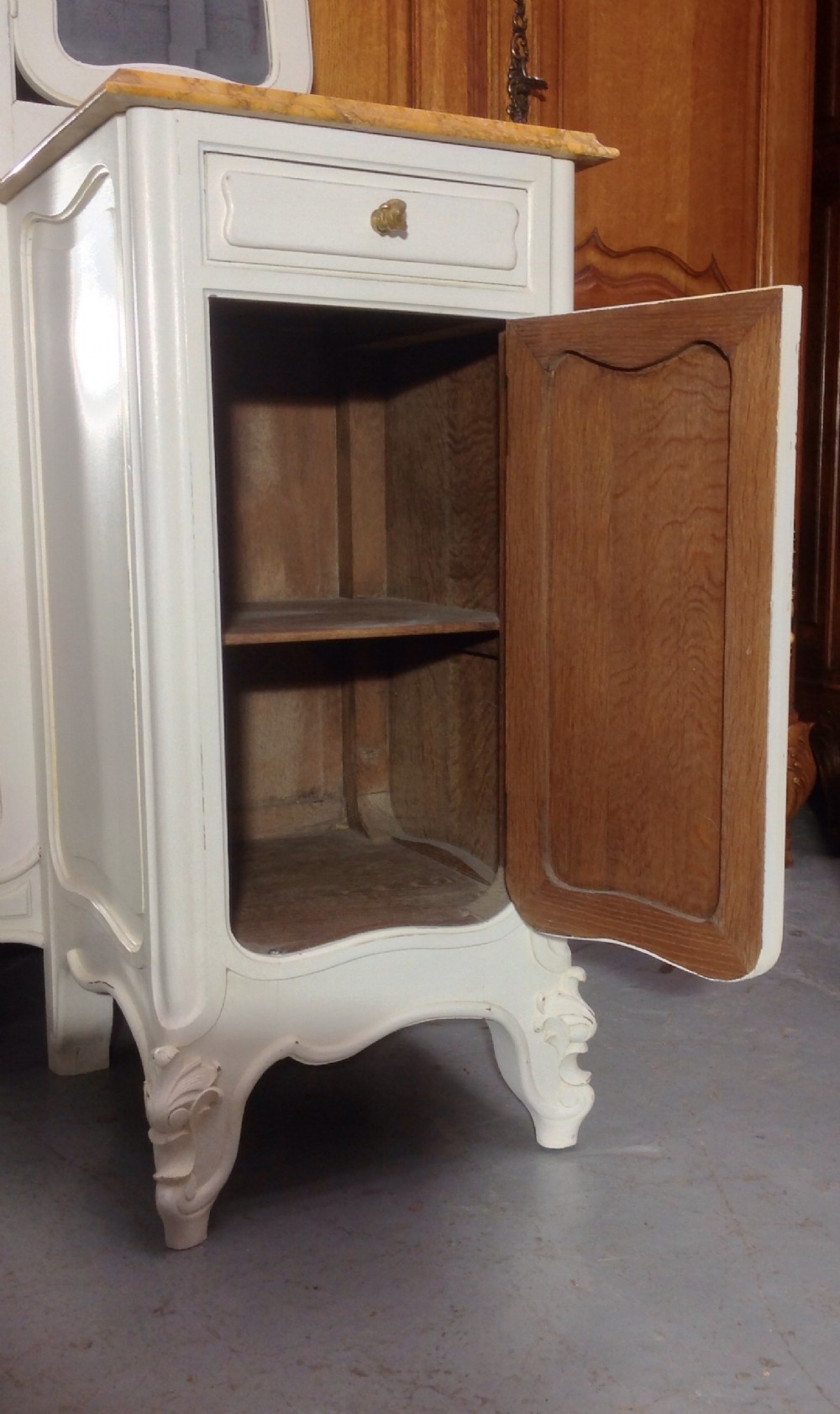 PAINTED FRENCH OAK DRESSING TABLE View XI