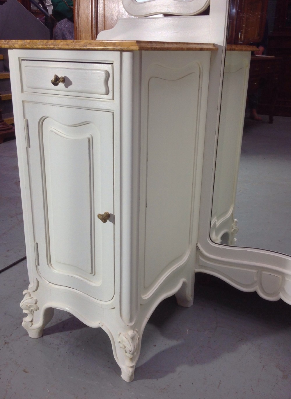 PAINTED FRENCH OAK DRESSING TABLE View VII