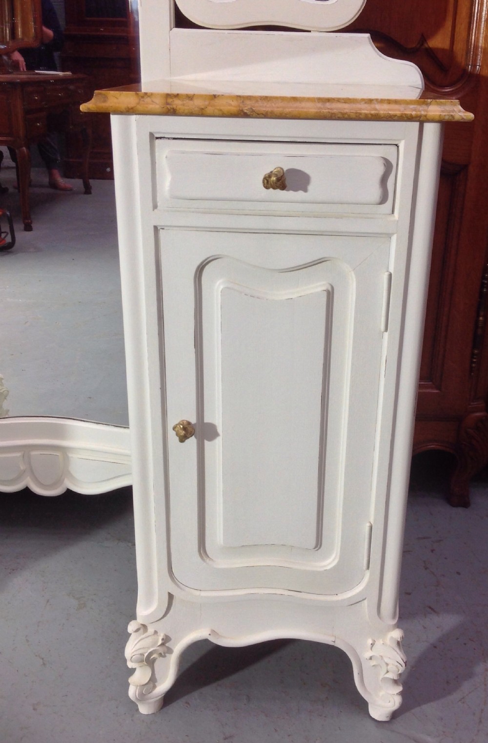 PAINTED FRENCH OAK DRESSING TABLE View XII