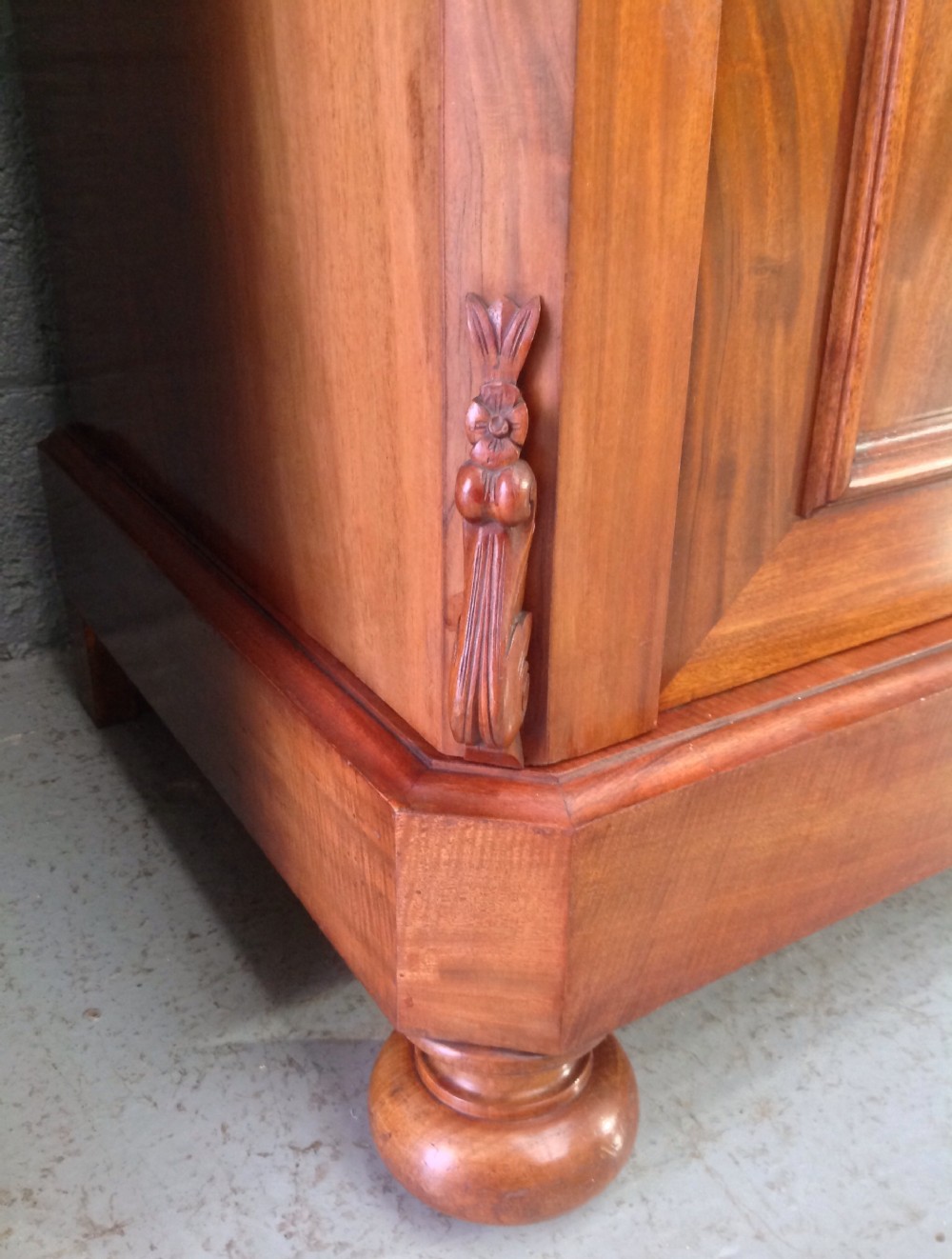 LARGE FRENCH MAHOGANY ARMOIRE View IV