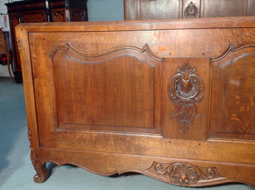 FRENCH OAK KINGSIZE BED View II
