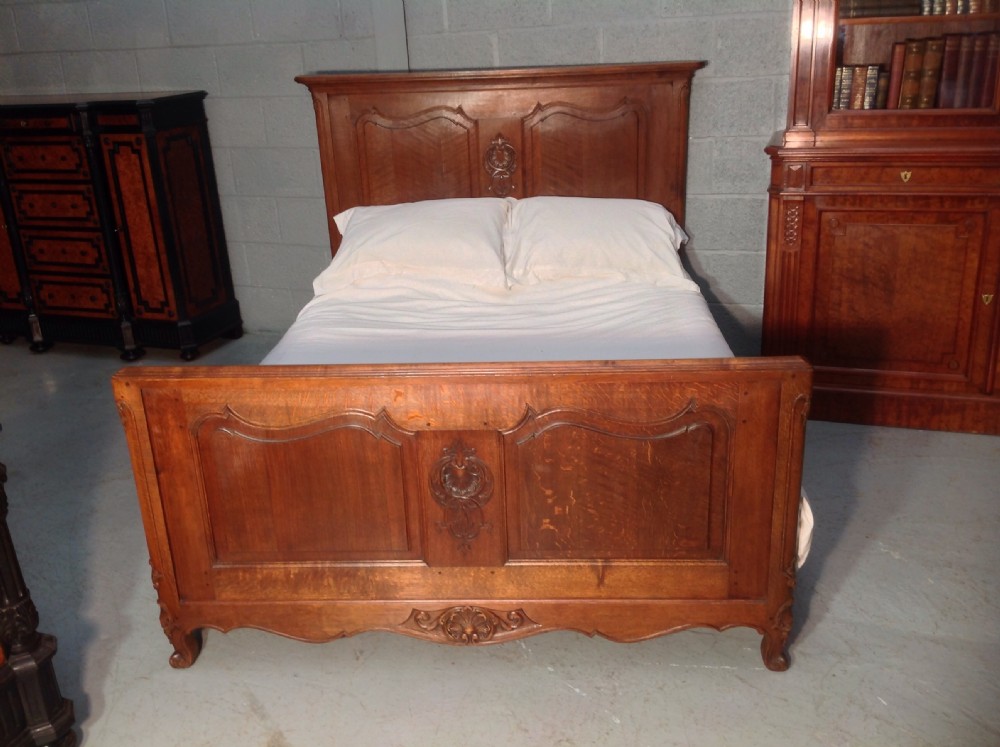 FRENCH OAK KINGSIZE BED View IV