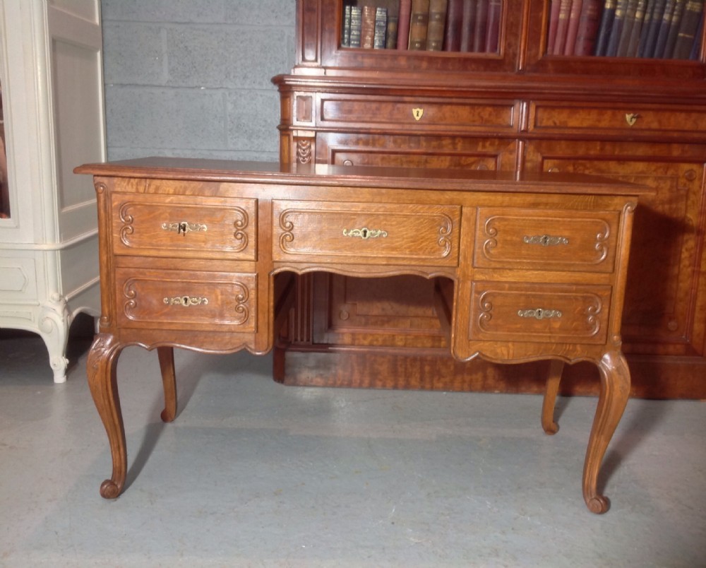 FRENCH OAK DRESSING TABLE View III