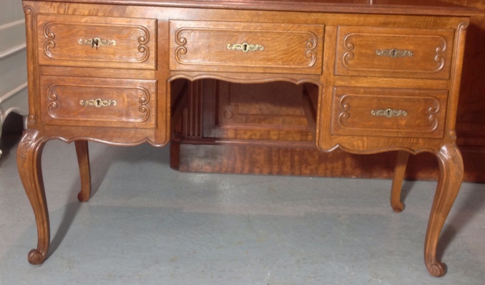 FRENCH OAK DRESSING TABLE View V