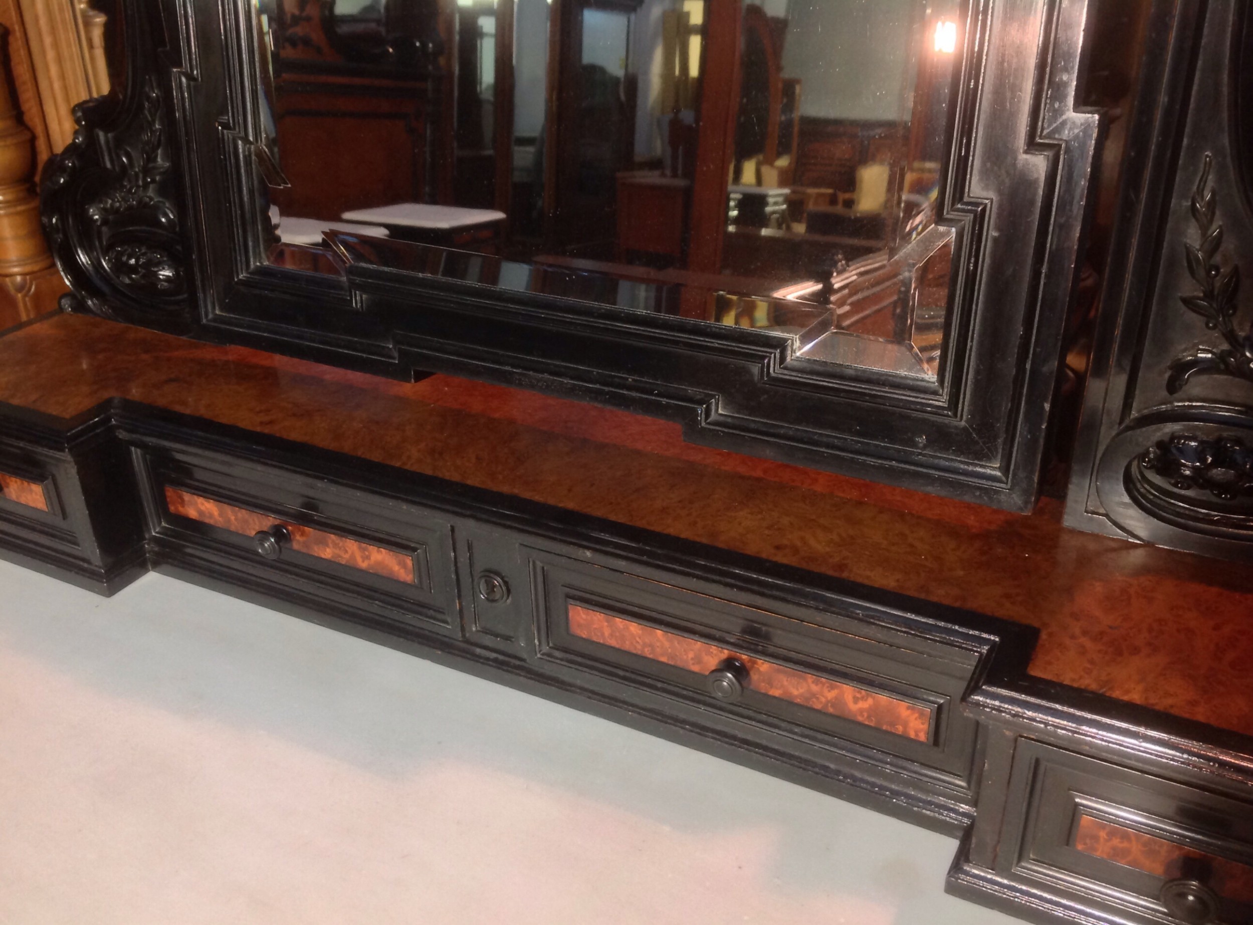 FRENCH AMBOYNA WOOD DRESSING TABLE   View V