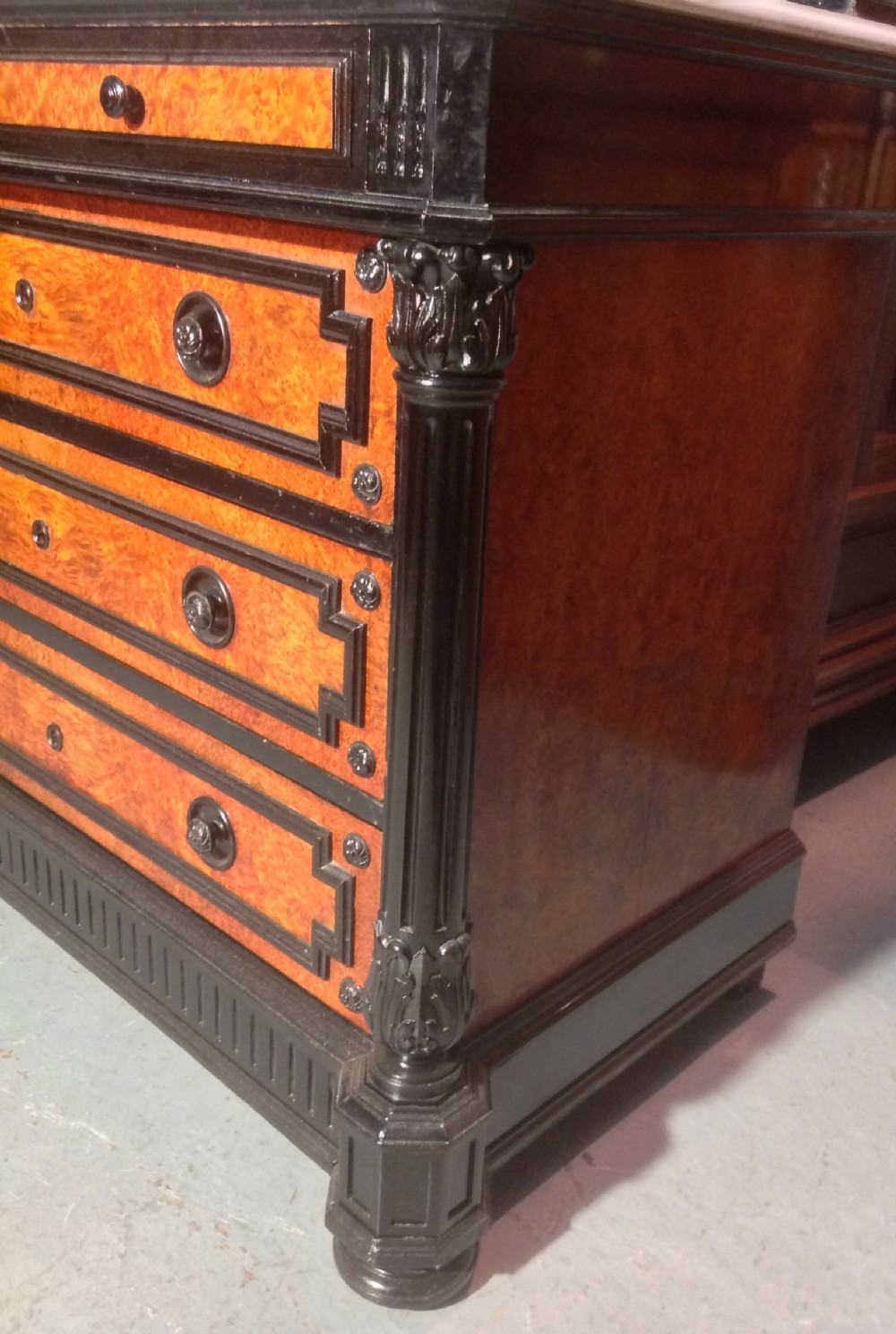 FRENCH AMBOYNA WOOD DRESSING TABLE   View VI