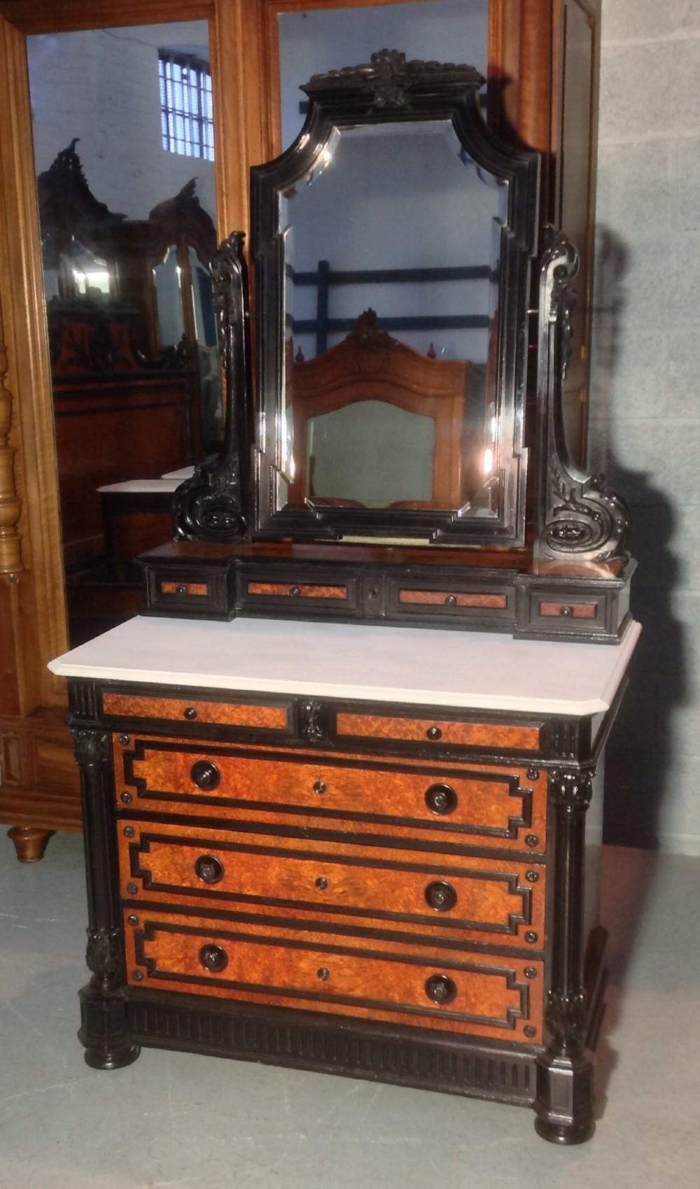 FRENCH AMBOYNA WOOD DRESSING TABLE   View X