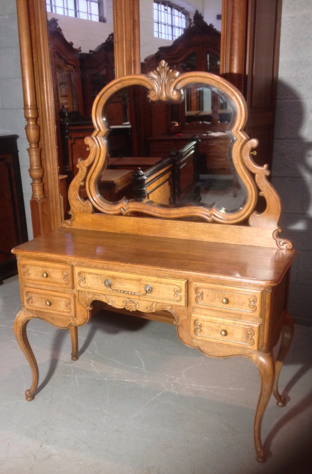 SOLID OAK FRENCH DRESSING TABLE View XIV