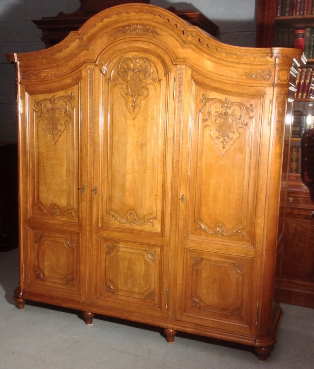 ORNATELY CARVED FRENCH OAK ARMOIRE View XIX