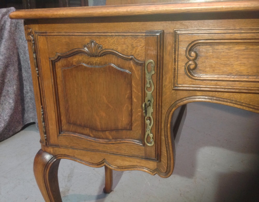 FRENCH OAK DRESSING TABLE View IV
