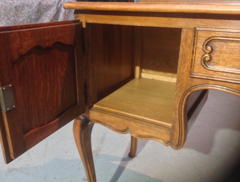 FRENCH OAK DRESSING TABLE View V