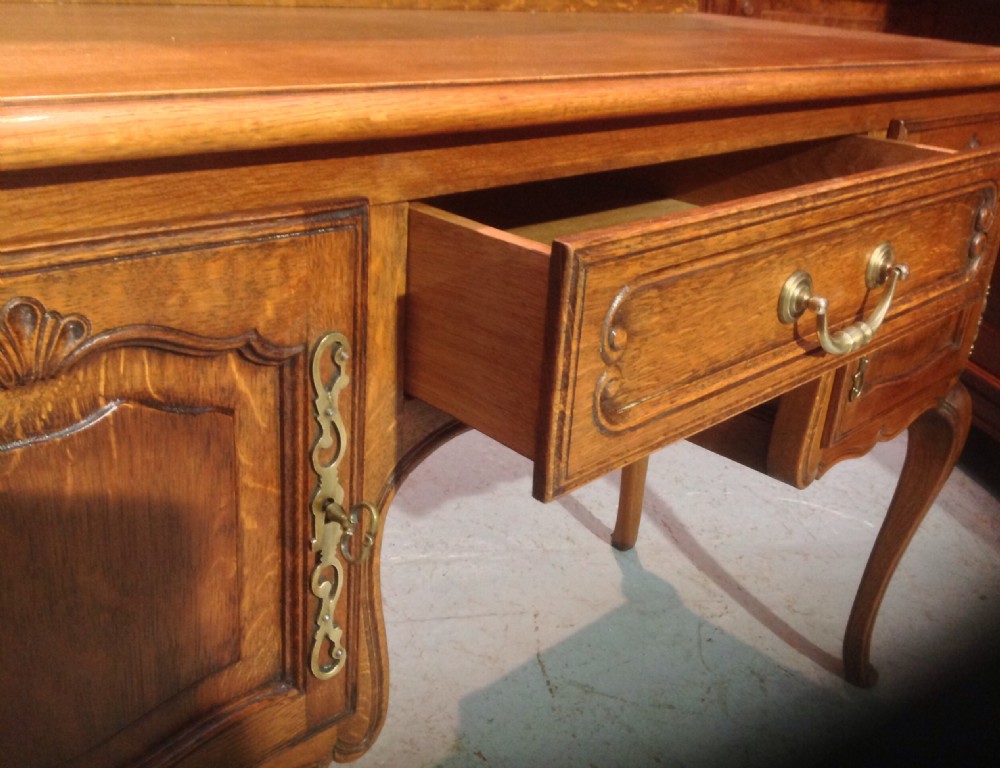 FRENCH OAK DRESSING TABLE View VI