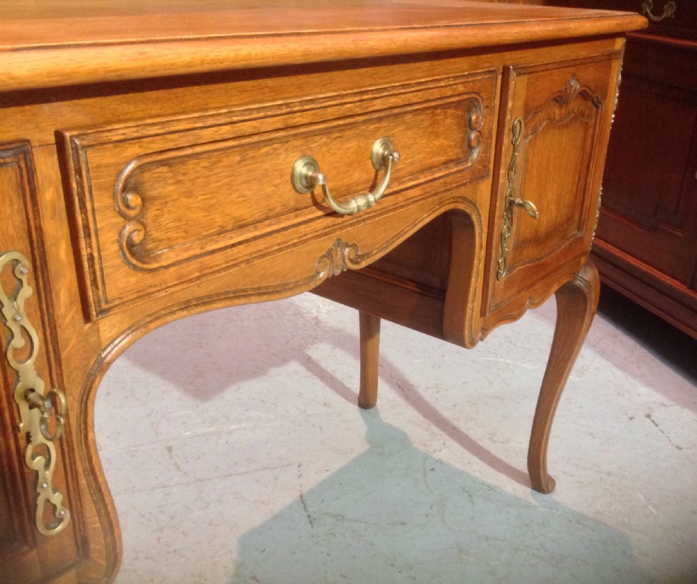 FRENCH OAK DRESSING TABLE View VII