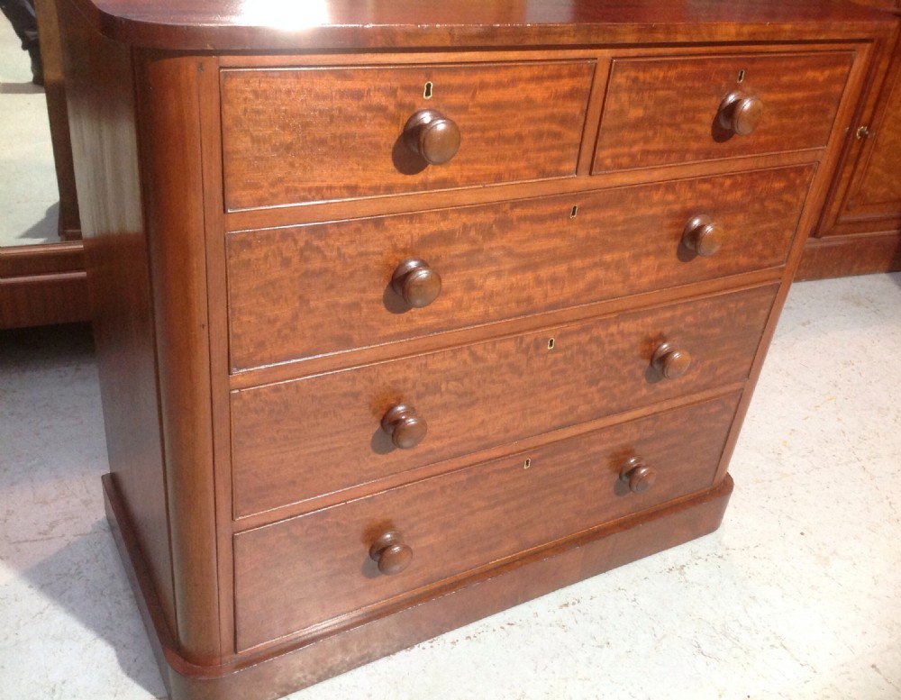 VICTORIAN CHEST OF DRAWERS View III