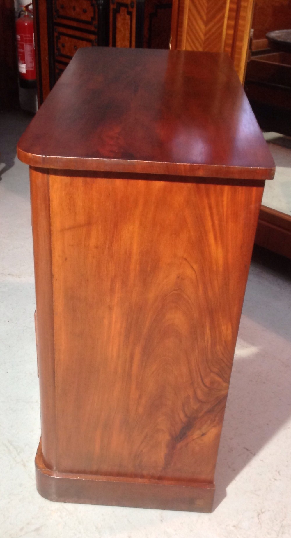 VICTORIAN CHEST OF DRAWERS View VI