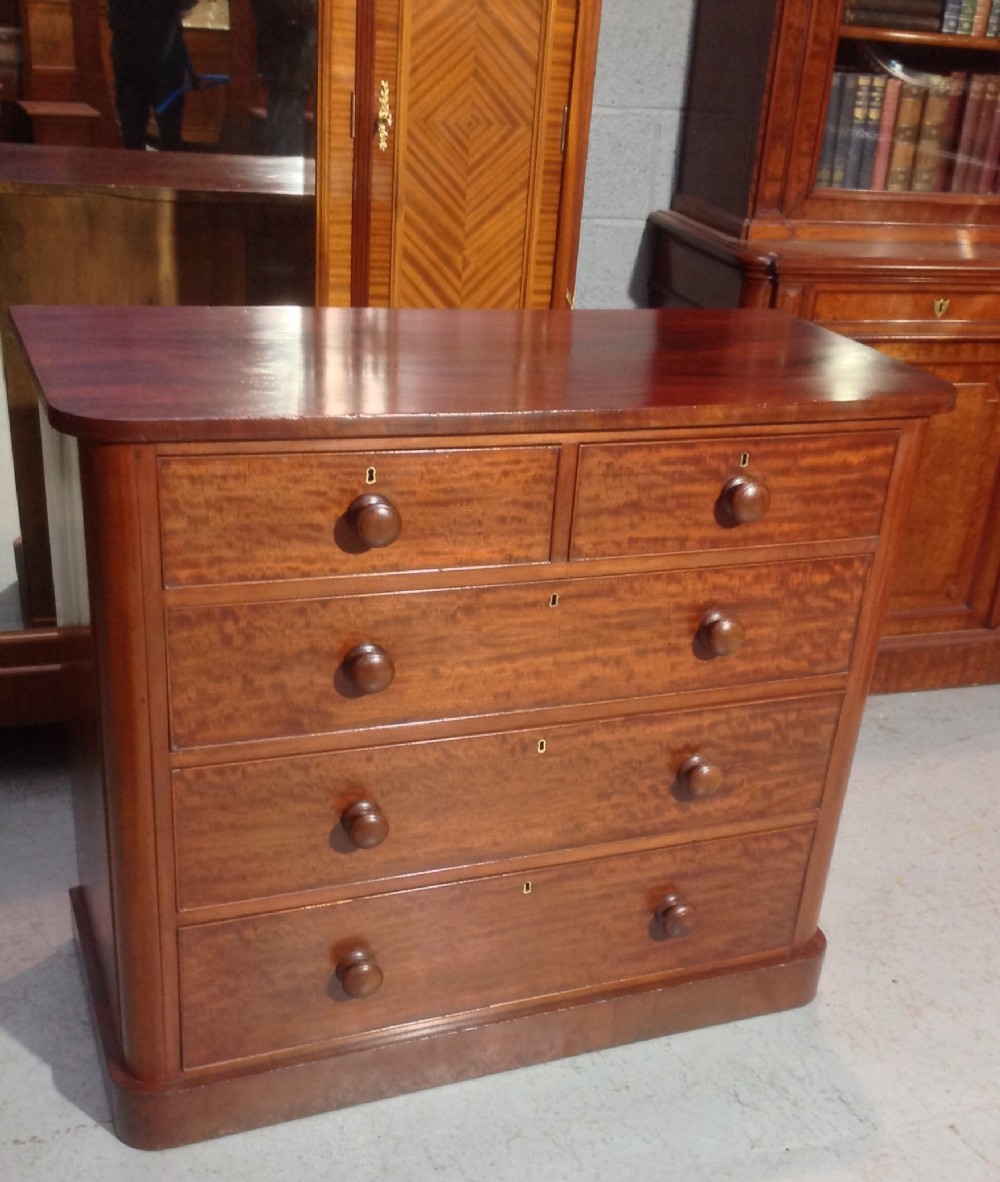 VICTORIAN CHEST OF DRAWERS View VIII