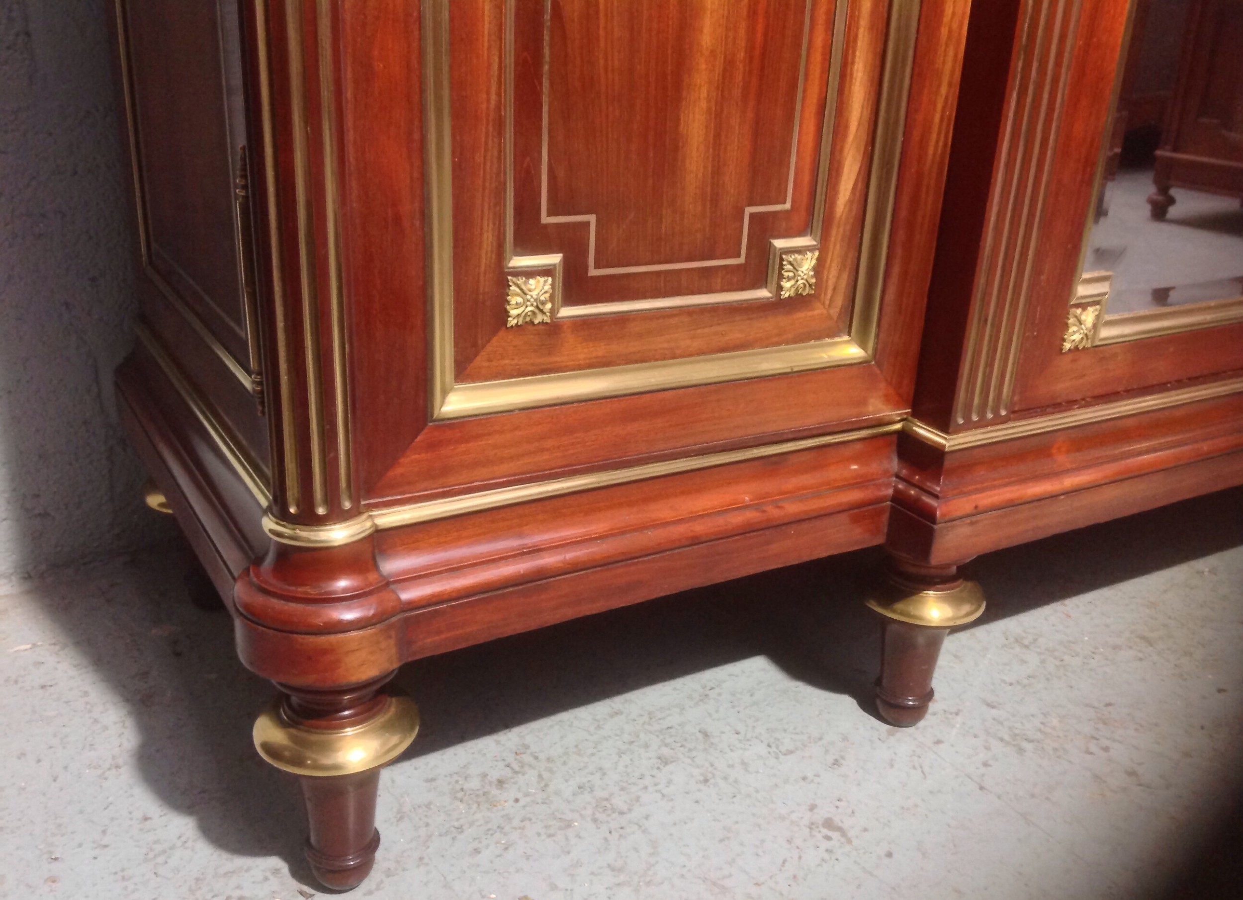 BREAKFRONT FRENCH MAHOGANY ARMOIRE View X