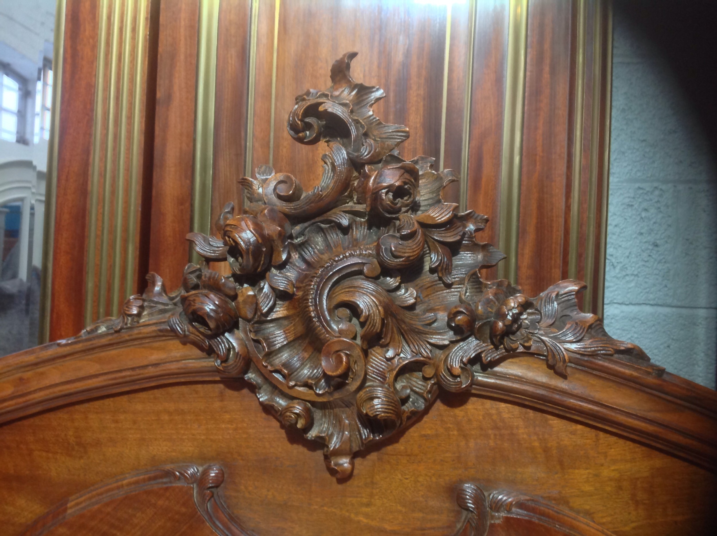CARVED WALNUT FRENCH LOUIS XV BED View VIII