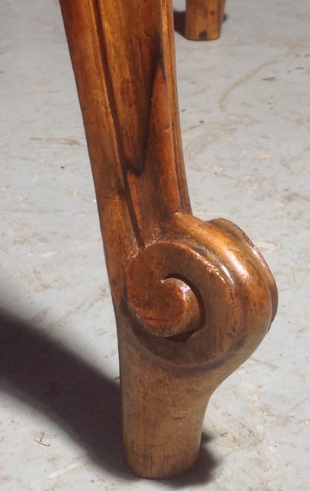 FRENCH WALNUT DRESSING TABLE View IV